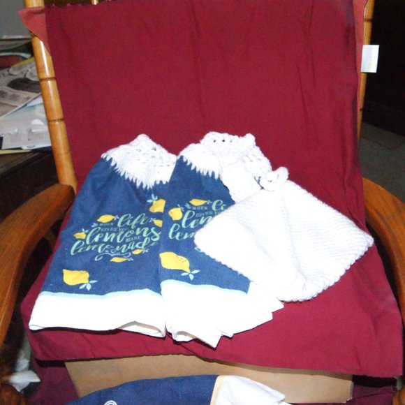 Crochet kitchen towels with pot holder - Picture 2 of 2